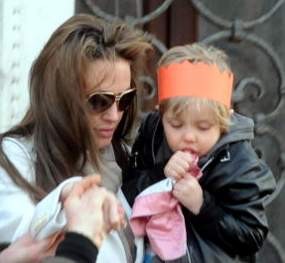 Jolie Tak Masalah Putrinya Bergaya Bak Cowok