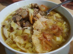 Mampir ke Warung Soto Pak Rohim