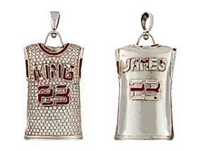 Lima Dolar Kalung Berlian LeBron Senilai 10ribu Dolar