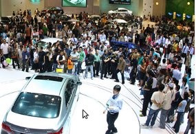 Jelang Lebaran, Masyarakat Berbondong Beli Kendaraan Baru
