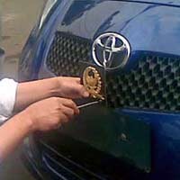 DPR Minta Polisi Tindak Kendaraan yang Pakai Logo DPR