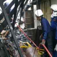 Api Melalap Habis Home Industri di Petemon