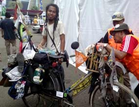 Kampanye Global Warming, Didin Genjot Juliet Keliling Indonesia