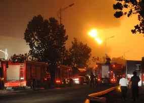 Pipa Minyak di China Meledak & Terbakar 15 Jam  