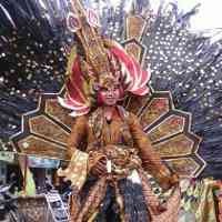 Busana Berbahan Plastik Ramaikan Kediri Fashion Parade