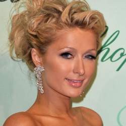 Pasca Kepergok Bawa Ganja, Paris Hilton Topless di Italia
