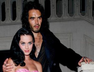 Russell Brand Mencuri Gaya Katy Perry