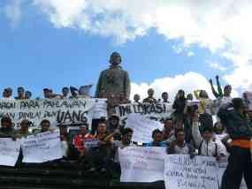 Warga Doa Bersama Berharap Monumen Sudirman Batal Dilelang 