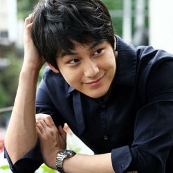 Personel Boys Before Flowers Sapa Fans di Jakarta