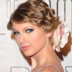 Taylor Swift Punya Gandengan Baru