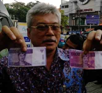 Uang Baru Diserbu