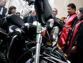 Suatu Malam di Showroom Harley Davidson SCBD 