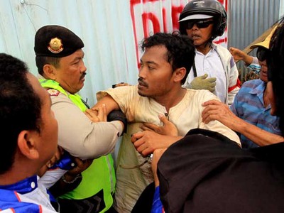 Demo Tolak Rusunawa Rusuh
