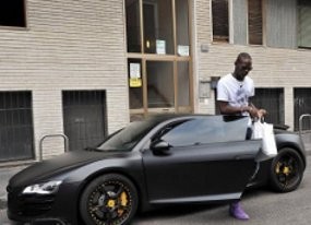 Mobil Keren Mario Balotelli