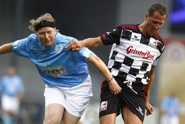 Schumi Bermain Bola
