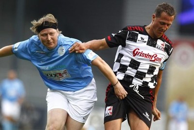 Schumi Bermain Bola