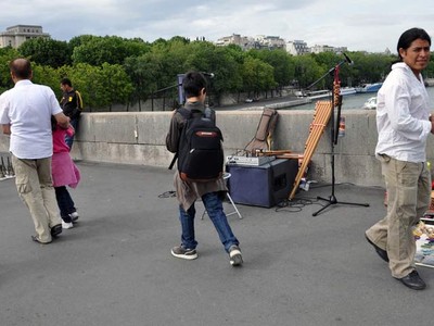 Melongok Kota Paris
