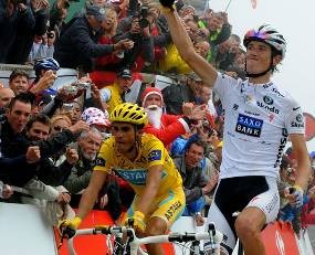 Schleck Menang, Contador di Ambang Juara