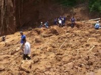 Maluku Longsor, 18 Orang Tertimbun