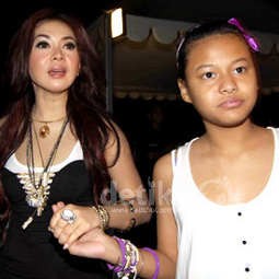 Krisdayanti Sedih Lihat Anaknya Nyaman Bersama Orang Lain