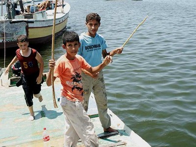 Memancing di Pelabuhan Gaza
