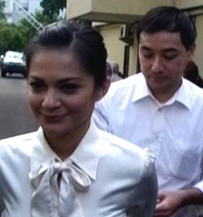 Suami Cut Tari Minta Kasus Video Porno Jangan Diperpanjang