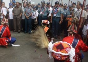 Tarian Cakalele Pukau Peserta Pelayaran Nusantara