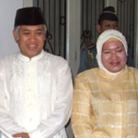 Ratusan Pelayat Antar Jenazah  Istri Din Syamsuddin ke Liang Lahat