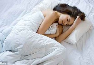 Menendang & Memukul Saat Tidur Tanda Awal Pikun dan Parkinson