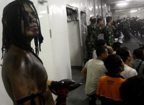 Dimandikan Dedemit di Laut Banda 