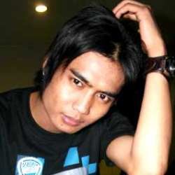 Penyanyi Keong Racun Bangga Lagunya Dilirik Charly ST12
