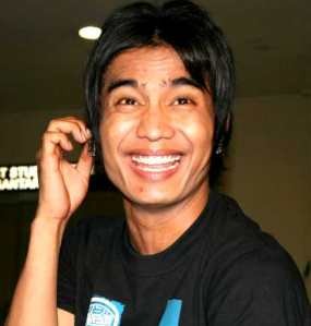 Charly ST 12 Cuek Diprotes Penyanyi Keong Racun