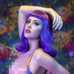 Katy Perry Seksi dengan Bikini Karet
