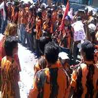 Kedatangan Menkum HAM di Surabaya Disambut Demo Century 