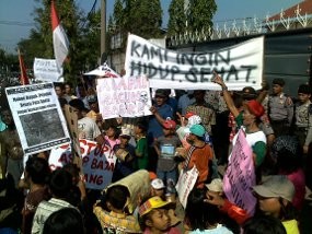 4 Tahun Cemarkan Polusi, PT GJS Didemo Warga