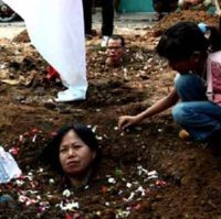 Kubur Diri, Meretas Keadilan di Atas Belas Kasihan