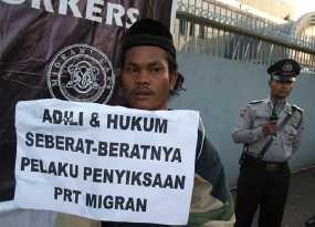 Aksi Damai untuk TKW Asal Indramayu di Kedubes Kuwait