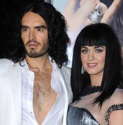 Katy Perry Traktir Pacar Terbang ke Luar Angkasa
