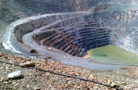 300 Karyawan Newmont Mogok Kerja