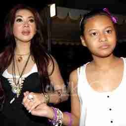 Syahrini Dukung Aurelle Ikuti Jejak Anang-KD