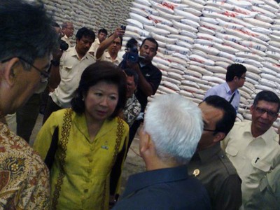 4 Menteri Tinjau Gudang Bulog