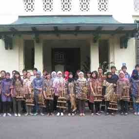 Dana Membengkak, KPA SMAN 3 Lelang Angklung Raksasa di Eropa