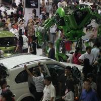 Pabrikan Mobil Panen Besar di IIMS