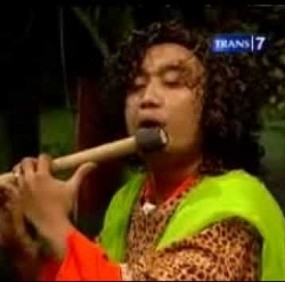 Aziz Gagap Bersyukur Honornya Naik Seperak Dua Perak