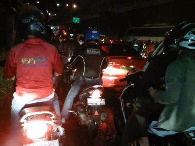 Perempatan Fatmawati Macet Total