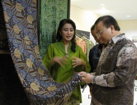 Meneg KUKM: Ada Batik di FO Itu Luar Biasa