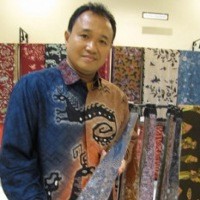 Rumitnya Menyulap Kain Batik Jadi Dasi