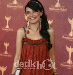 Shireen Sungkar Kecelakaan Bukan Karena Tak Bisa Nyetir
