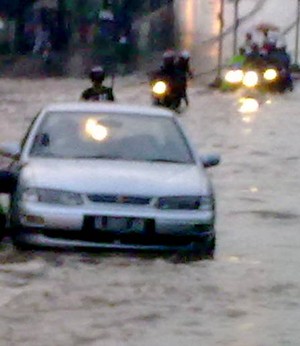 Mobil Berbalik Melawan Arus, Kemacetan di Buncit Raya Menggila 