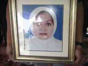 Isak Tangis Sutjipto Lepas Jenazah Istrinya